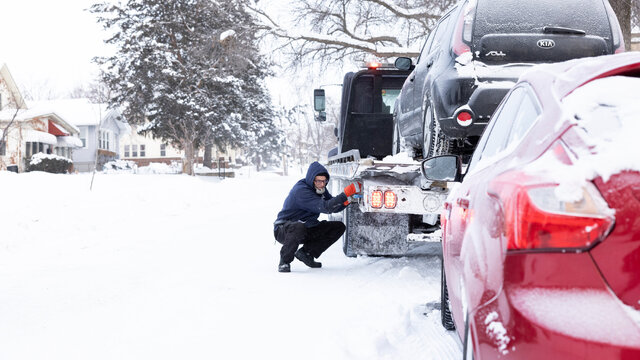 «کولاک قرن» در آمریکا؛ جستجوی اجساد یخ‌زده در خودروهای مدفون در برف