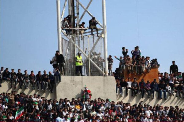 ورزشگاه آزادی هر روز کوچکتر می‌شود/ چرا نباید پرسپولیس حذف شود!