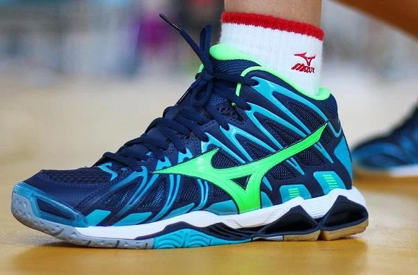 Can you wear basketball shoes for volleyball?