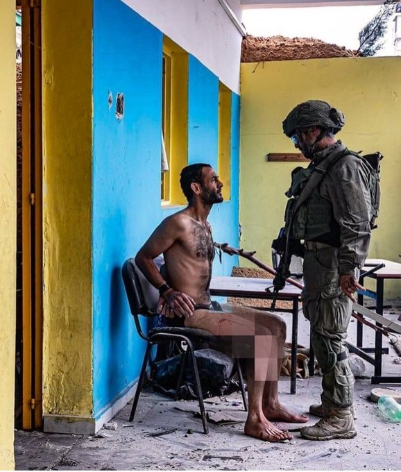 تصویر تکان‌دهنده از شکنجه یک فلسطینی به دست سرباز صهیونیست
