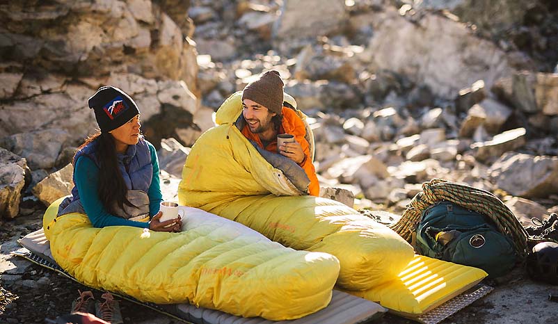 مبانی انتخاب کیسه خواب حرفه‌ای: آنچه هر کوهنورد باید بداند